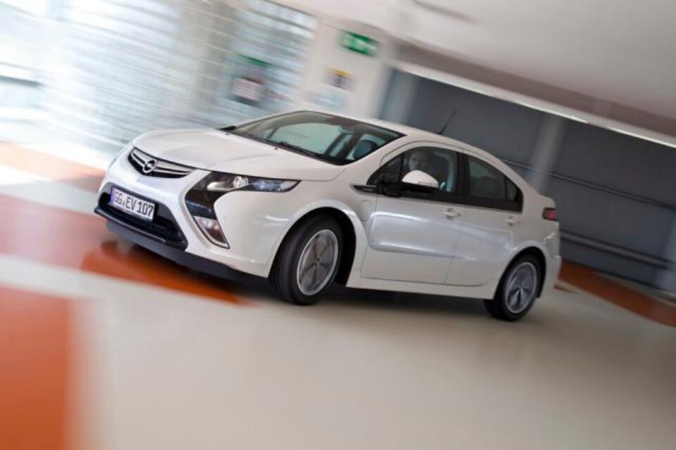 Opel Ampera are priză la publicul european