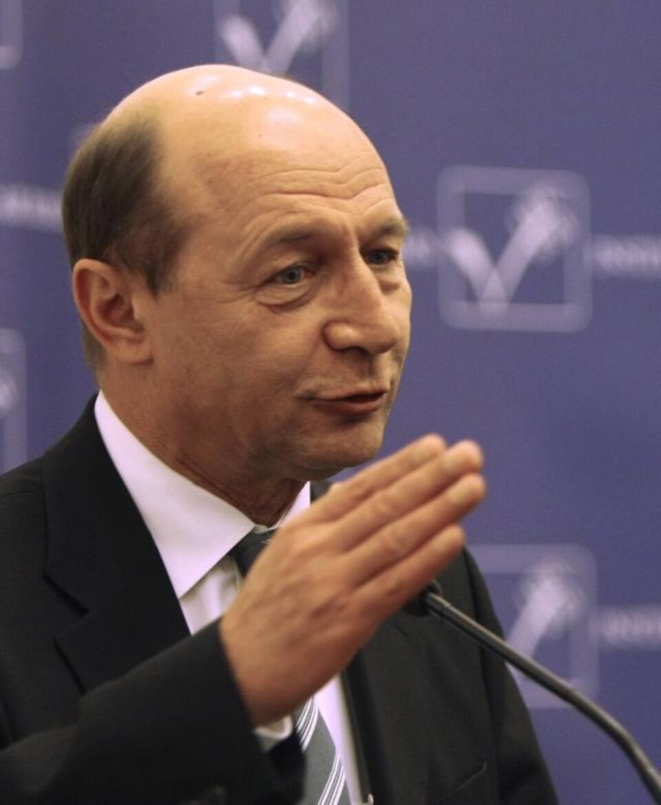 Președintele Băsescu a promulgat legea potrivit căreia infracțiunile de omor nu se mai prescriu Președintele Băsescu a promulgat legea potrivit căreia infracțiunile de omor nu se mai prescriu