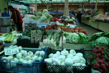 Ofertă slabă de verdețuri și prețuri piperate, în piețele sucevene