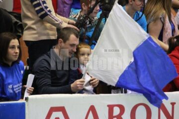 Unul din marii absenți ai studenților, Adrian Chirut a urmărit meciul din tribune alături de soția și băiatul său
