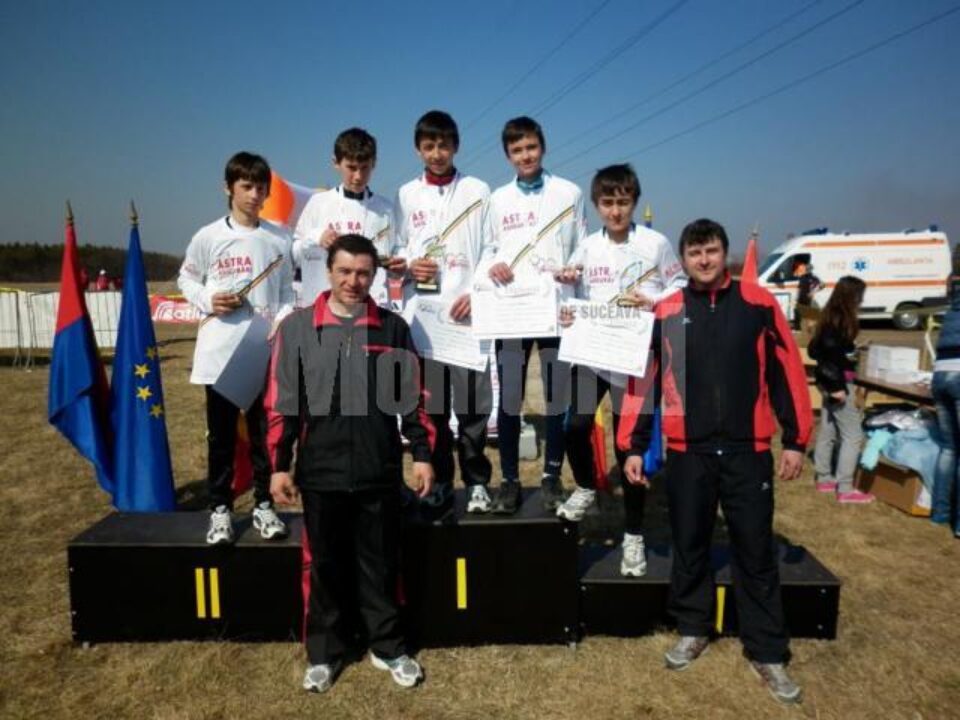 Campionii României la juniori III de la CN Nicu Gane Fălticeni alături de antrenorii Alin Findanis si Cătălin Coman Campionii României la juniori III de la CN Nicu Gane Fălticeni alături de antrenorii Alin Findanis si Cătălin Coman