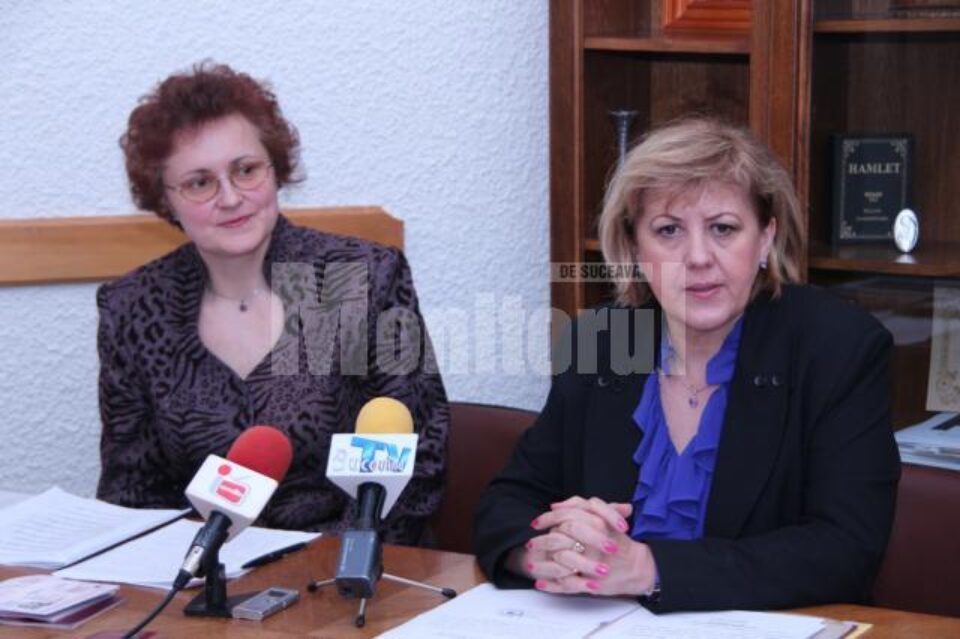 Comisarul-șef Angela Irimia și subprefectul Angela Zarojanu, la conferința de presă de ieri Comisarul-șef Angela Irimia și subprefectul Angela Zarojanu, la conferința de presă de ieri