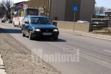 Șoferii, avertizați să se ferească de găurile căscate din asfalt