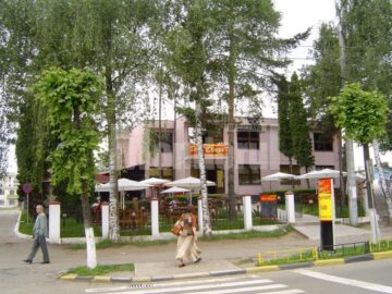 Așa arăta gradina de vară Total Chagall acum câțiva ani