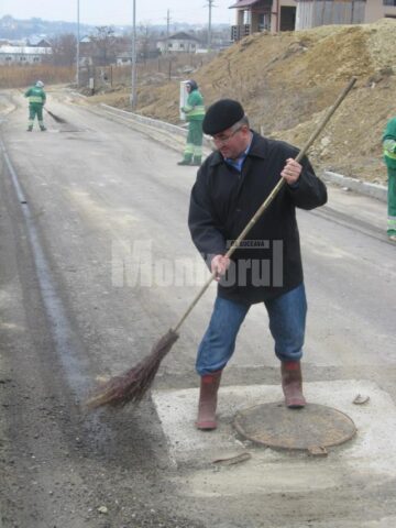 Primarul Sucevei, Ion Lungu, la campania de curățenie de pe Dealul Mănăstirii