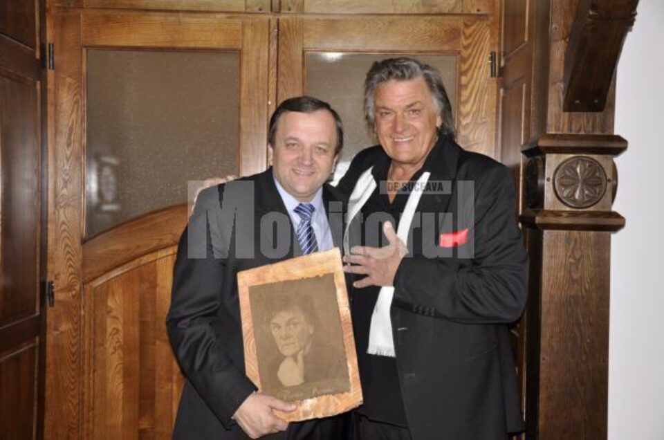 Președintele Consiliului Județean Suceava, Gheorghe Flutur, și actorul Florin Piersic