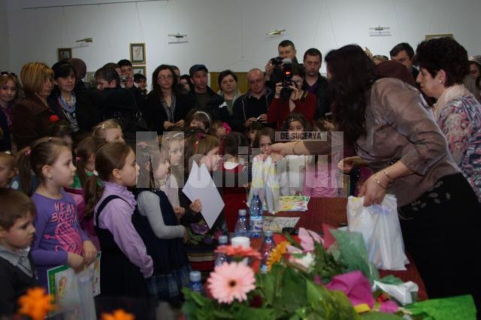 Vernisajul expoziției „Prietenul la nevoie se cunoaște”, organizat în cadrul Concursului Național de Creație Plastică pentru Preșcolari „Penelul Fermecat”