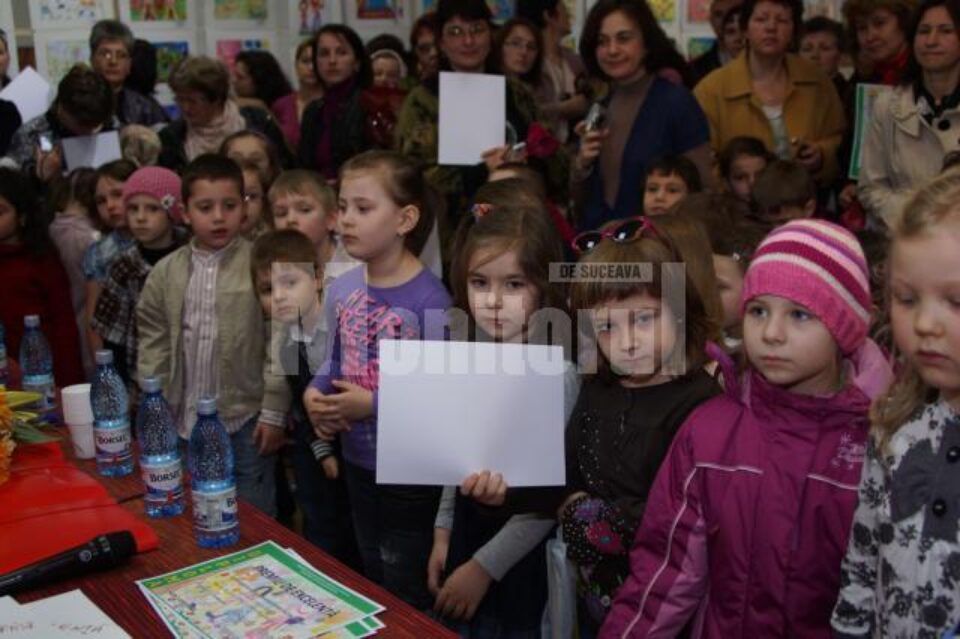 Vernisajul expoziției „Prietenul la nevoie se cunoaște”, organizat în cadrul Concursului Național de Creație Plastică pentru Preșcolari „Penelul Fermecat”