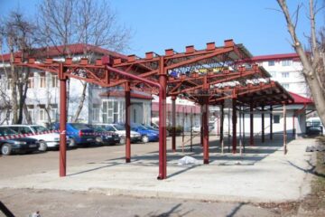 Ambulanțele nu pot intra în parcarea acoperită, pentru că aceasta nu este suficient de înaltă