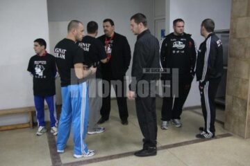 Ghiță Ignat, alias “Ursul Carpatin”, a măturat prin cușcă cu adversarul său