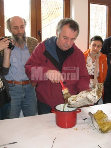 La “Centrul Artistic” din Mihoveni a început să se învețe „alfabetul sculpturii”