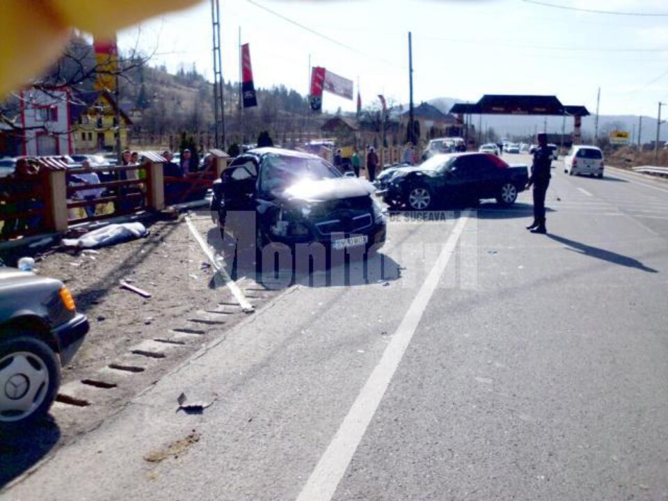 Impactul dintre cele două mașini a fost foarte violent