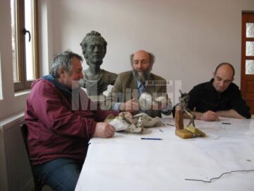 La “Centrul Artistic” din Mihoveni a început să se învețe „alfabetul sculpturii”