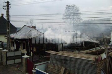 Două gospodării au fost distruse de flăcări la Vicovu de Jos