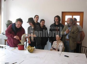 La “Centrul Artistic” din Mihoveni a început să se învețe „alfabetul sculpturii”
