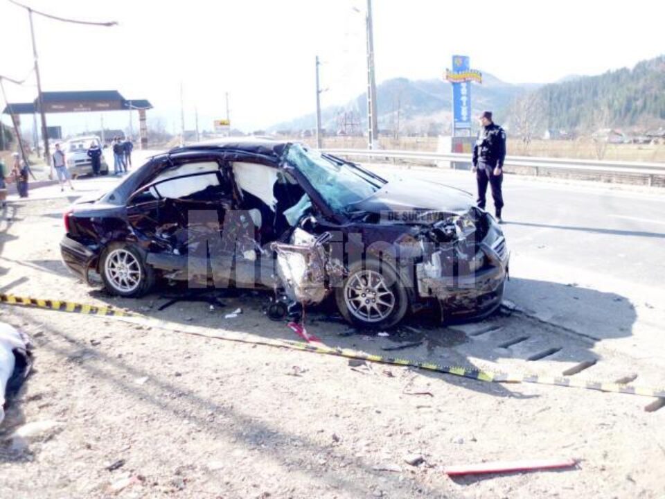 Impactul dintre cele două mașini a fost foarte violent