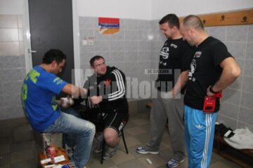 Ghiță Ignat, alias “Ursul Carpatin”, a măturat prin cușcă cu adversarul său