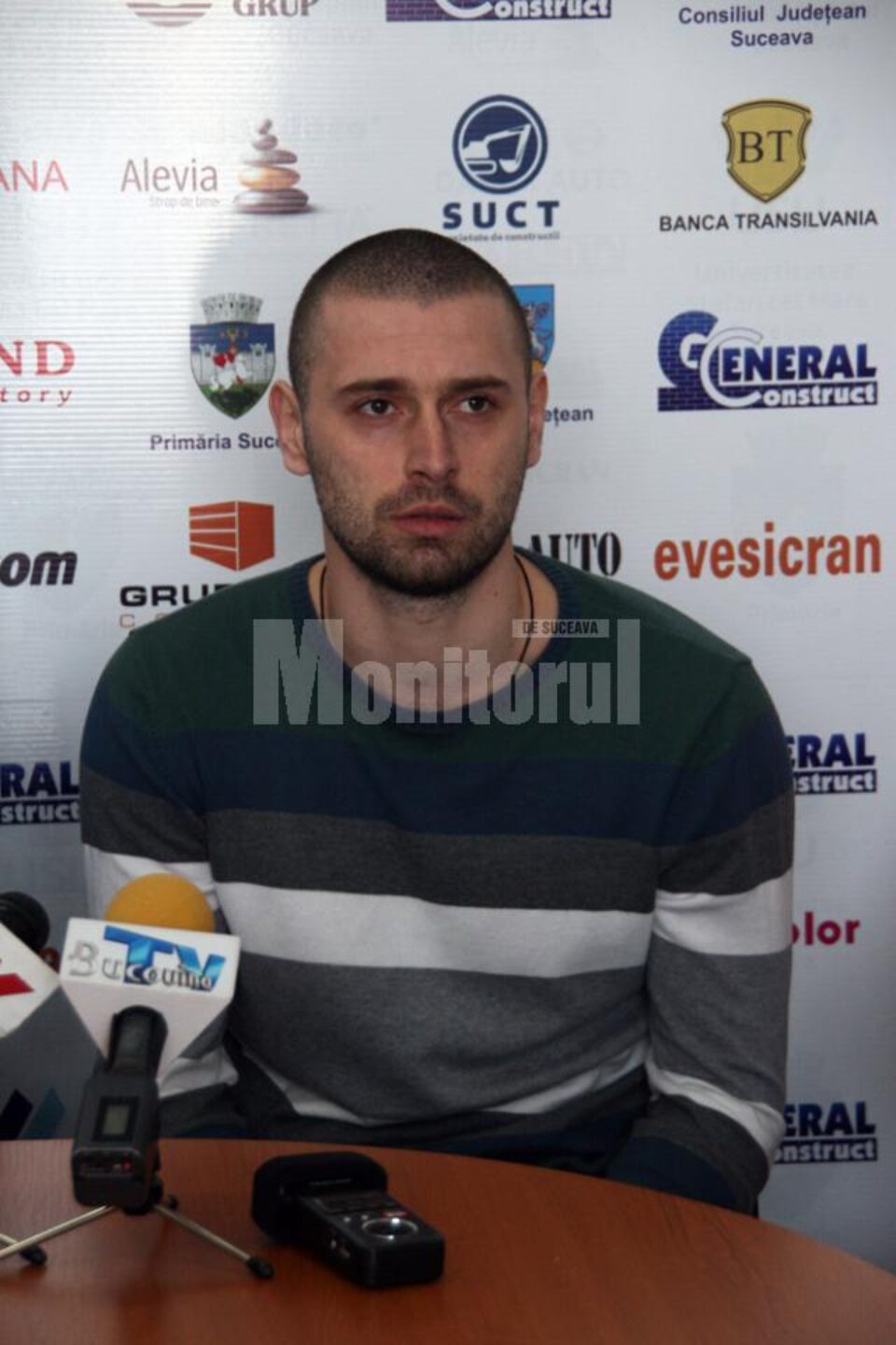 Portarul George Șelaru și colegii săi au jucat bine doar în prima repriză a meciului de la Lisabona Portarul George Șelaru și colegii săi au jucat bine doar în prima repriză a meciului de la Lisabona