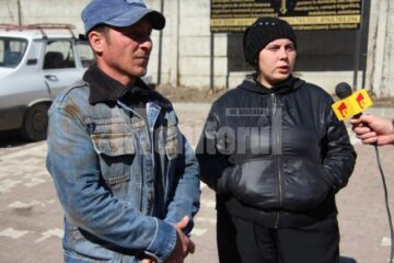 Cornel și Lăcrămioara Tcaciuc au venit ieri la morga Spitalului Județean pentru a lua acasă sicriul cu trupul lui Sami