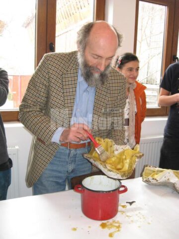 La “Centrul Artistic” din Mihoveni a început să se învețe „alfabetul sculpturii”