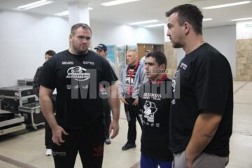 Ghiță Ignat, alias “Ursul Carpatin”, a măturat prin cușcă cu adversarul său