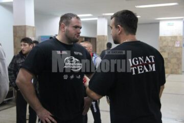 Ghiță Ignat, alias “Ursul Carpatin”, a măturat prin cușcă cu adversarul său