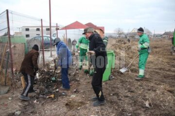 Locuitorii din Ițcani au dat o mână de ajutor la salubrizarea terenului