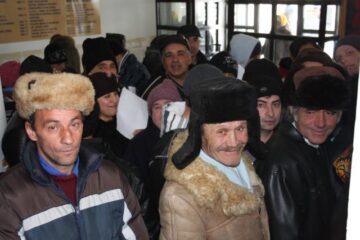 Criza de locuri de muncă îi face pe mulți dintre șomerii din județ să se angajeze ca muncitori necalificați