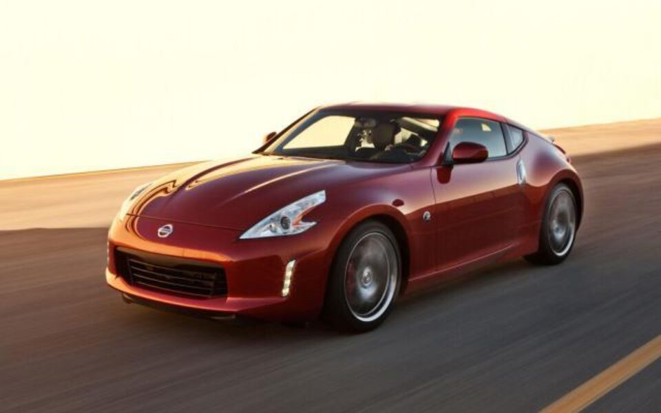 Nissan 370Z pune preț pe sportivitate și performanță maximă