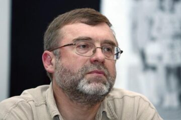 Matei Vișniec, originar din județul Suceava, va deveni cetățean de onoare al municipiului reședință de județ. Foto: Mediafax