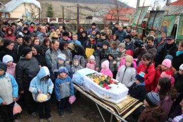 Comunitatea din Călinești a împărtășit durerea familiei Tcaciuc