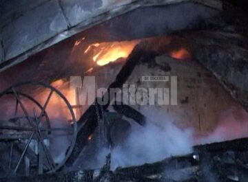 Incendiul devastator a mistuit în mare parte casă