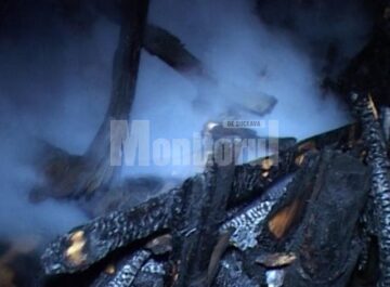 Incendiul devastator a mistuit în mare parte casă