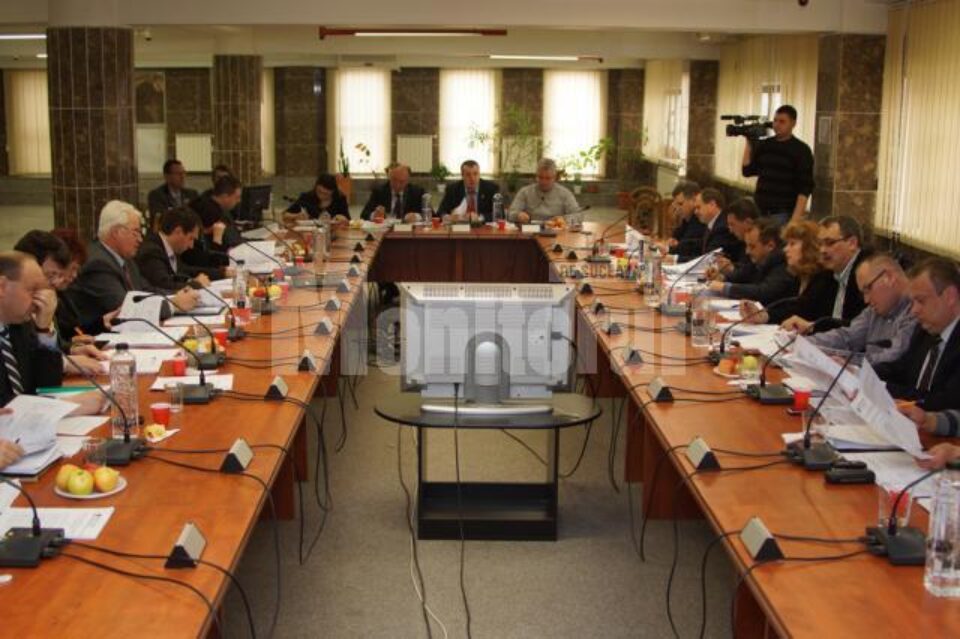 Aleșii locali suceveni au dat undă verde proiectului de hotărâre inițiat de primarul Ion Lungu, care a propus acordarea unor burse Aleșii locali suceveni au dat undă verde proiectului de hotărâre inițiat de primarul Ion Lungu, care a propus acordarea unor burse