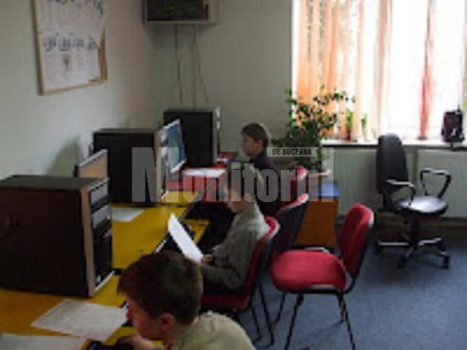 Premii pentru elevii de la Palatul Copiilor, la concursuri de informatică