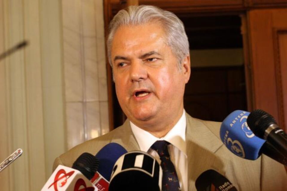 Fostul premier Adrian Năstase a fost condamnat, ieri, de instanța supremă la trei ani de închisoare cu suspendare pentru șantaj, în dosarul "Zambaccian Foto: Mediafax Fostul premier Adrian Năstase a fost condamnat, ieri, de instanța supremă la trei ani de închisoare cu suspendare pentru șantaj, în dosarul "Zambaccian Foto: Mediafax