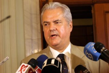 Fostul premier Adrian Năstase a fost condamnat, ieri, de instanța supremă la trei ani de închisoare cu suspendare pentru șantaj, în dosarul "Zambaccian Foto: Mediafax