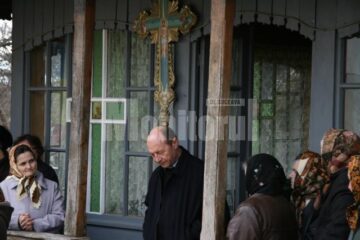 Aurora Andrușcă, soacra președintelui Traian Băsescu, a fost adusă la amiază la biserica din Burdujeni sat