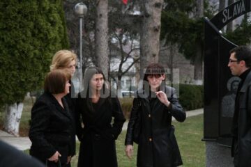 Aurora Andrușcă, soacra președintelui Traian Băsescu, a fost adusă la amiază la biserica din Burdujeni sat