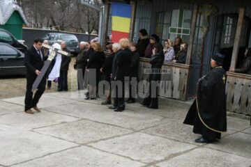 Aurora Andrușcă, soacra președintelui Traian Băsescu, a fost adusă la amiază la biserica din Burdujeni sat