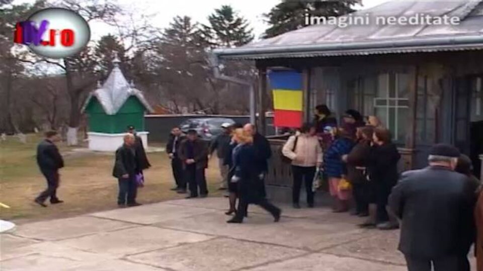 Soacra președintelui Traian Băsescu a fost adusă la amiază la biserica din Burdujeni sat Soacra președintelui Traian Băsescu a fost adusă la amiază la biserica din Burdujeni sat