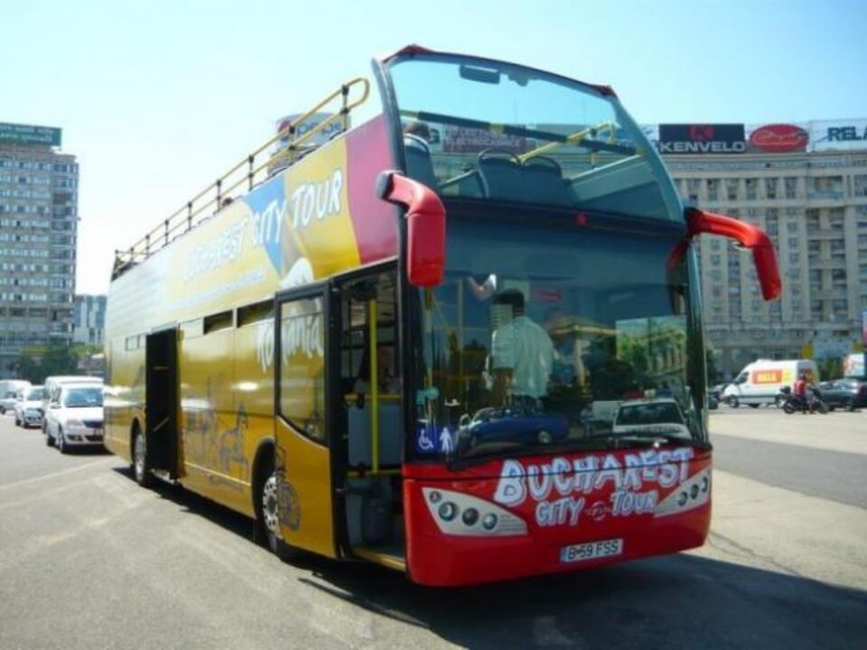 Autobuzele supraetajate vor circula din mai pe traseul turistic Bucharest City Tour Autobuzele supraetajate vor circula din mai pe traseul turistic Bucharest City Tour