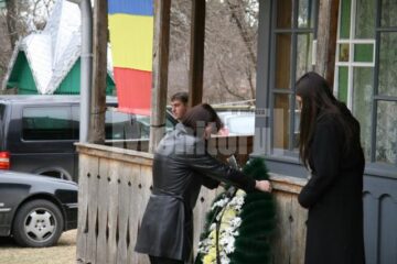 Aurora Andrușcă, soacra președintelui Traian Băsescu, a fost adusă la amiază la biserica din Burdujeni sat