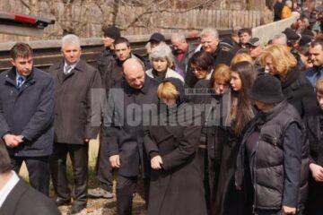 Familia îndoliată
