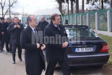 Oficialități prezente la înmormântare