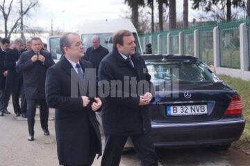 Oficialități prezente la înmormântare