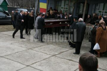 Sicriul cu trupul Aurorei Andrușca a fost depus sâmbătă în prăznicarul bisericii Sf. Treime din Burdujeni Sat