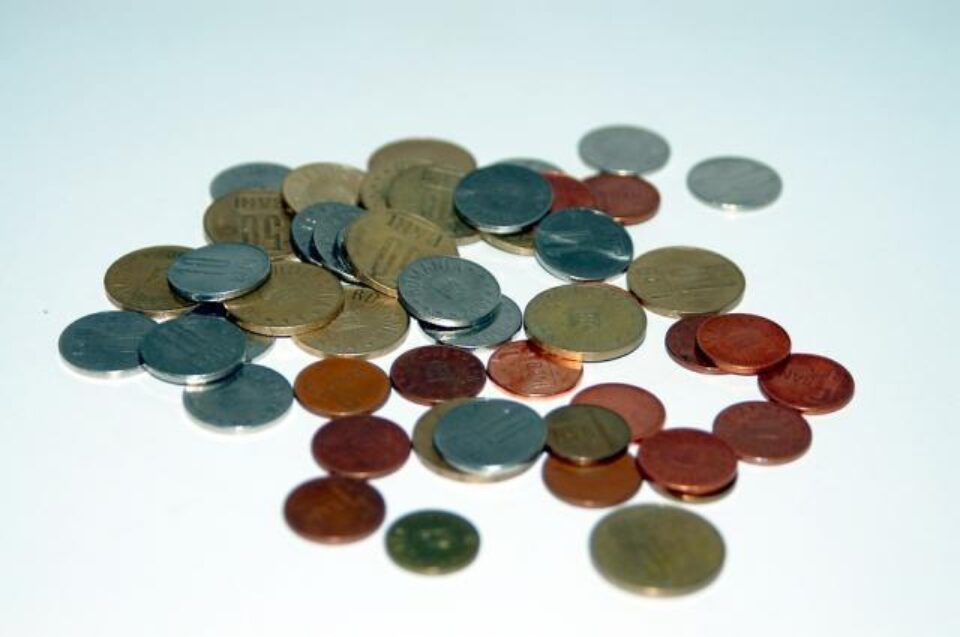 Peste 630.000 de angajați cu normă întreagă au salariul minim pe economie