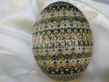 Exponate unice, realizate de încondeietoarea Lucia Condrea