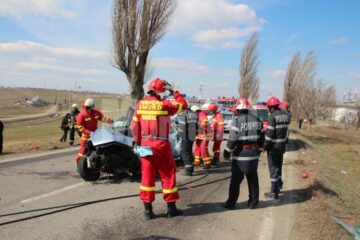 Autoturismul, la volanul căruia se afla o tânără de 25 de ani din Bacău, a fost făcut armonică